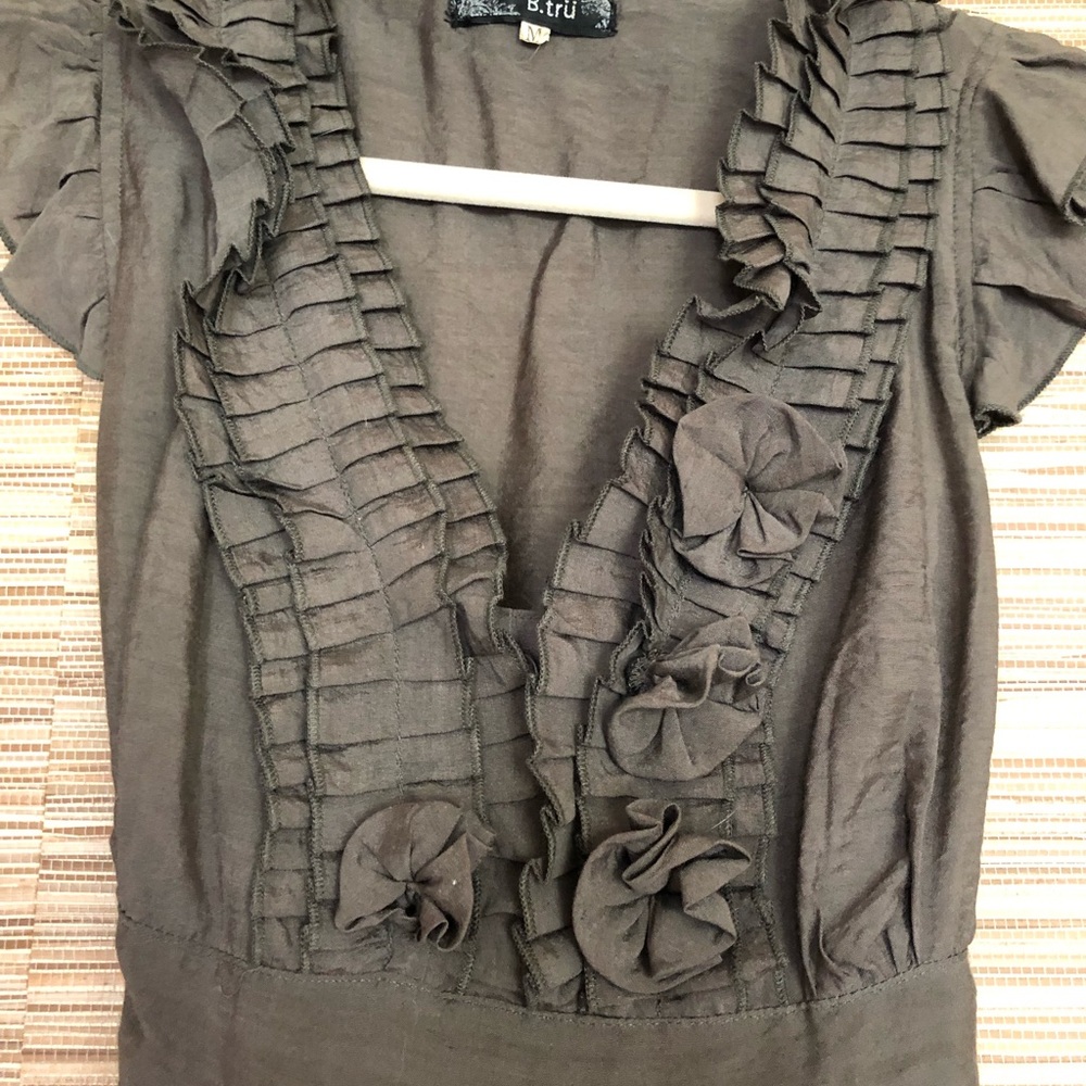 Ruffled top - Picture 2 of 2